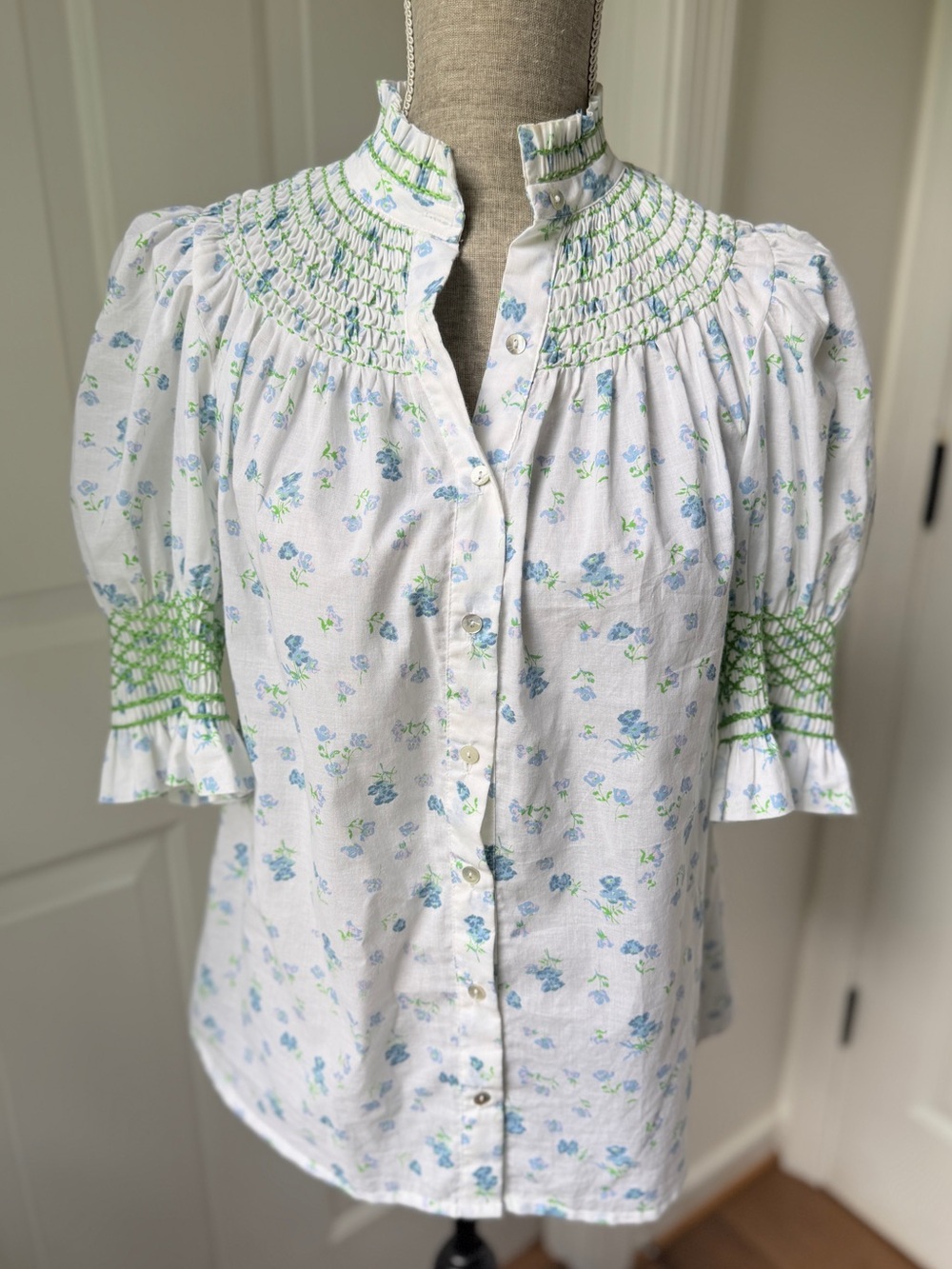 ANDION Spain Amelia Hand Smocked Short Sleeve Blouse Small Shirt Floral